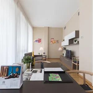  Apartment Hemeras Boutique Homes - Design Near Duomo Cathedral Italien